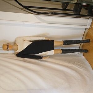 🔥 NWOT Alice + Olivia Black & White Colorblock Open shoulder Dress